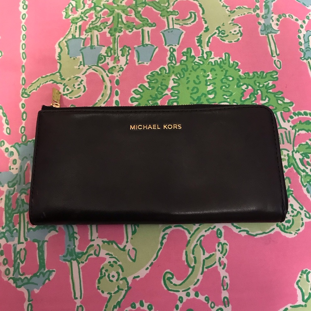 Michael Kors Black Leather Zip around colby Wallet